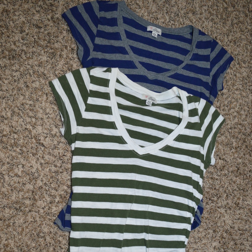 Set of 2 Guess t-shirts, Medium